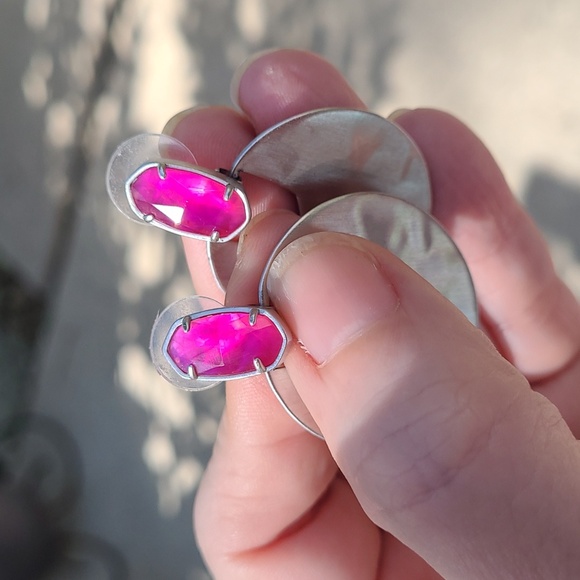 Kendra Scott Deena Drop earrings in bright pink and silver tone Excellent condit - Picture 5 of 8